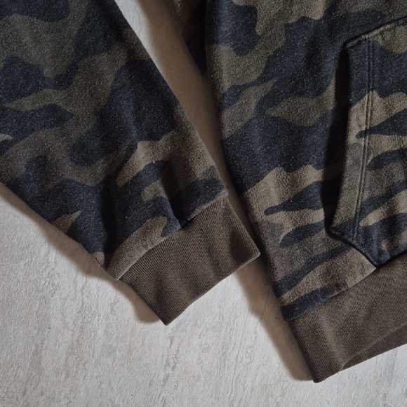 PINK Victoria's Secret Camouflage Hoodie - Picture 2 of 6